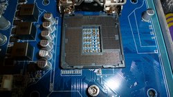 CPU socket with pins